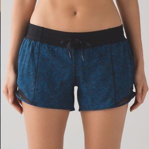 Lululemon Hotty Hot Short Tall (4”)